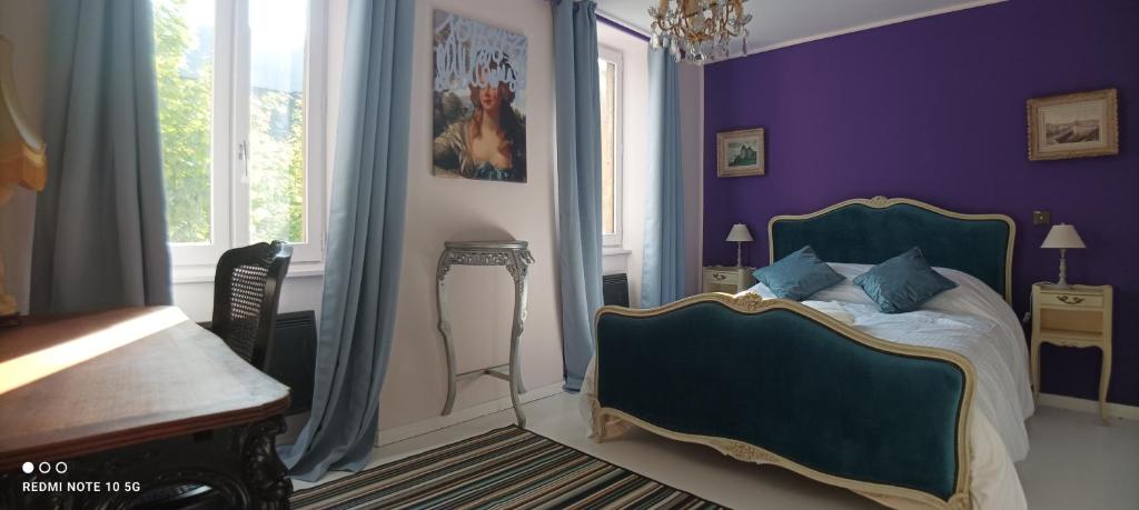 Postel nebo postele na pokoji v ubytování DÉDÉ DU VAL B&B