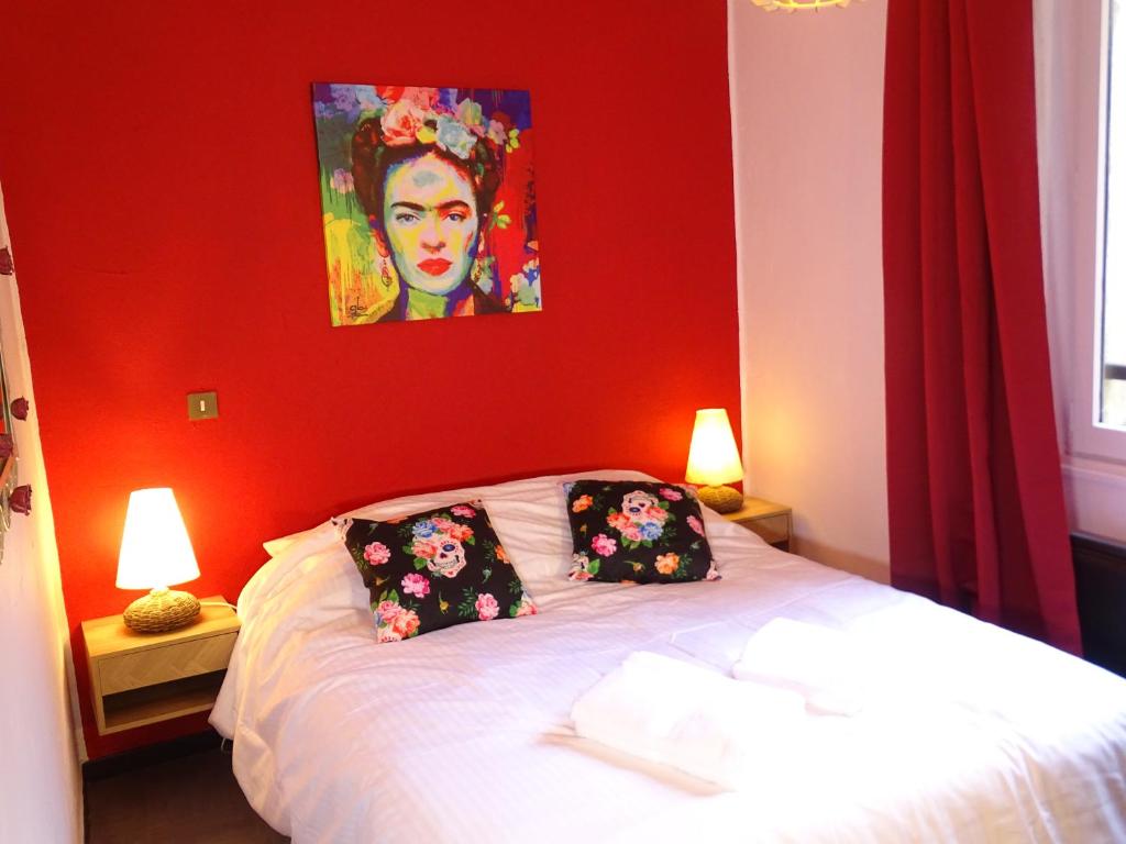 Postel nebo postele na pokoji v ubytování DÉDÉ DU VAL B&B