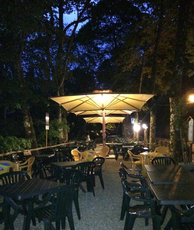 Reštaurácia alebo iné gastronomické zariadenie v ubytovaní Locanda Dei Baroni - Antica Dimora