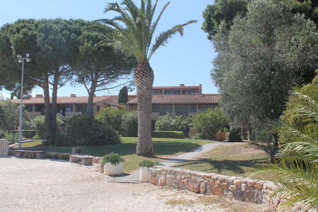 Κήπος έξω από το Apartement Pinede