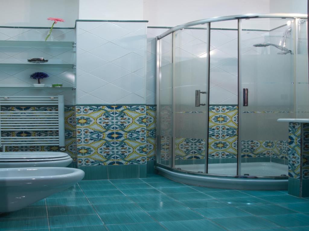 A bathroom at Your Bed Napoli