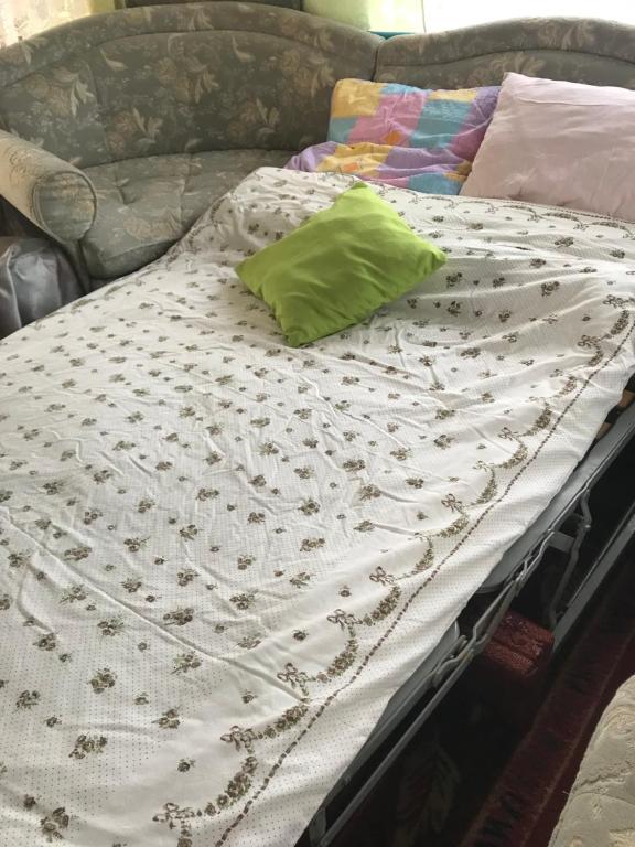 Postel nebo postele na pokoji v ubytování Domek Holenderski Sobącz