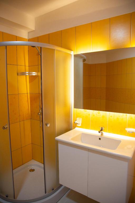 Lulu Suites - Olive - Image 8