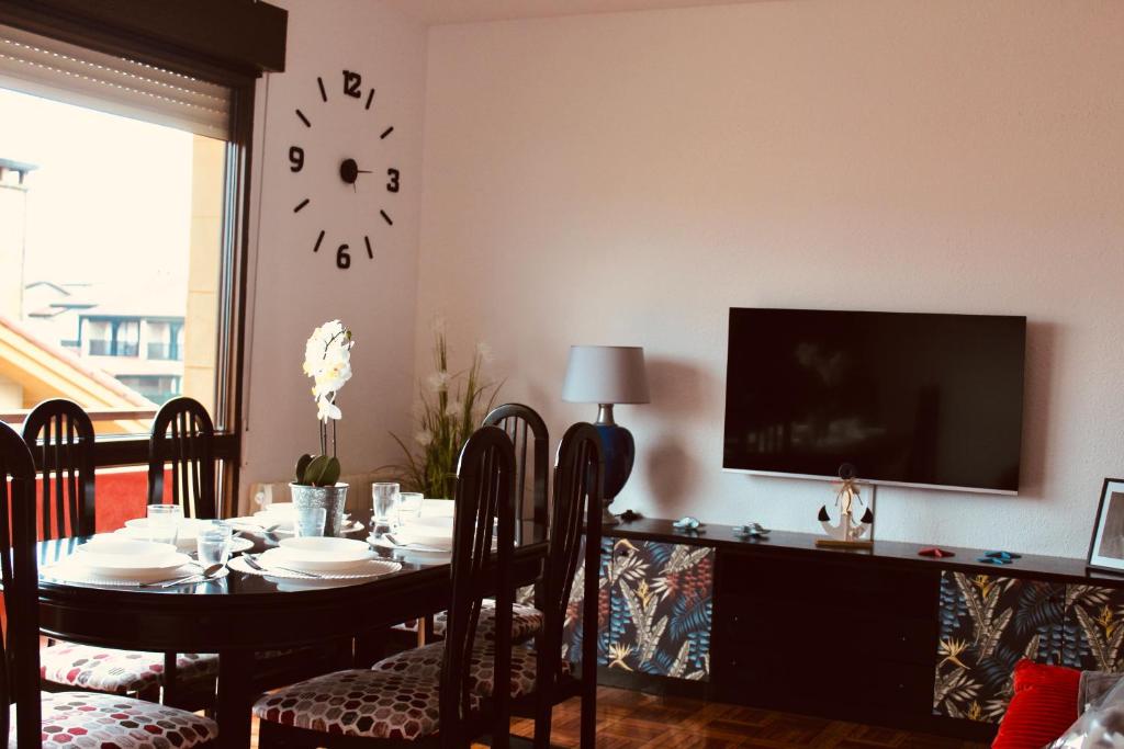 A television and/or entertainment centre at Casa vacacional Ajo