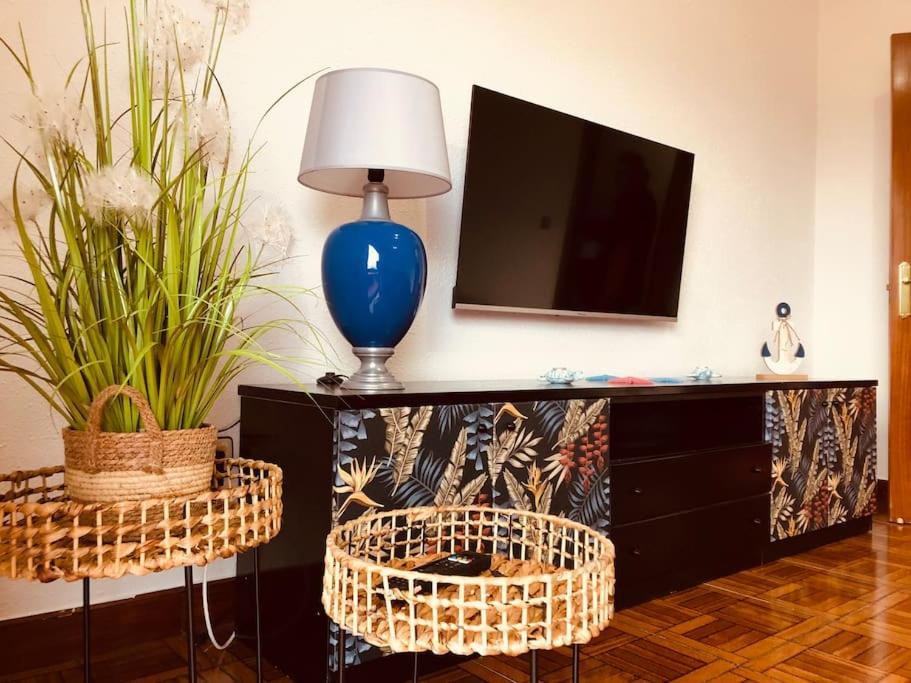 A television and/or entertainment centre at Casa vacacional Ajo