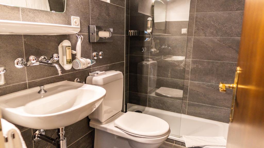 Koupelna v ubytování Hotel Europe Brig