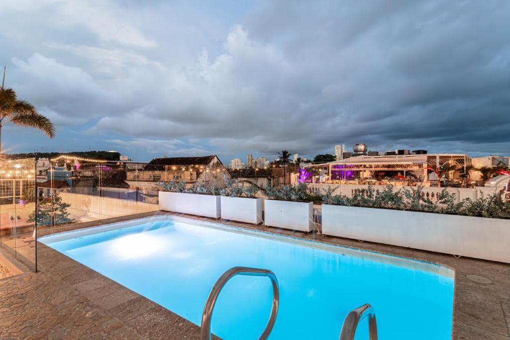 Bazén v ubytování Soy Local Insignia nebo v jeho okolí