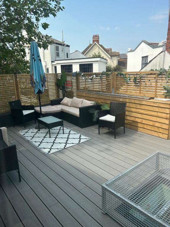 2 bed flat in Teignmouth to let sun terrace, Teignmouth (updated prices