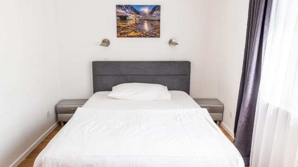 Postel nebo postele na pokoji v ubytování Hotel Europe Brig