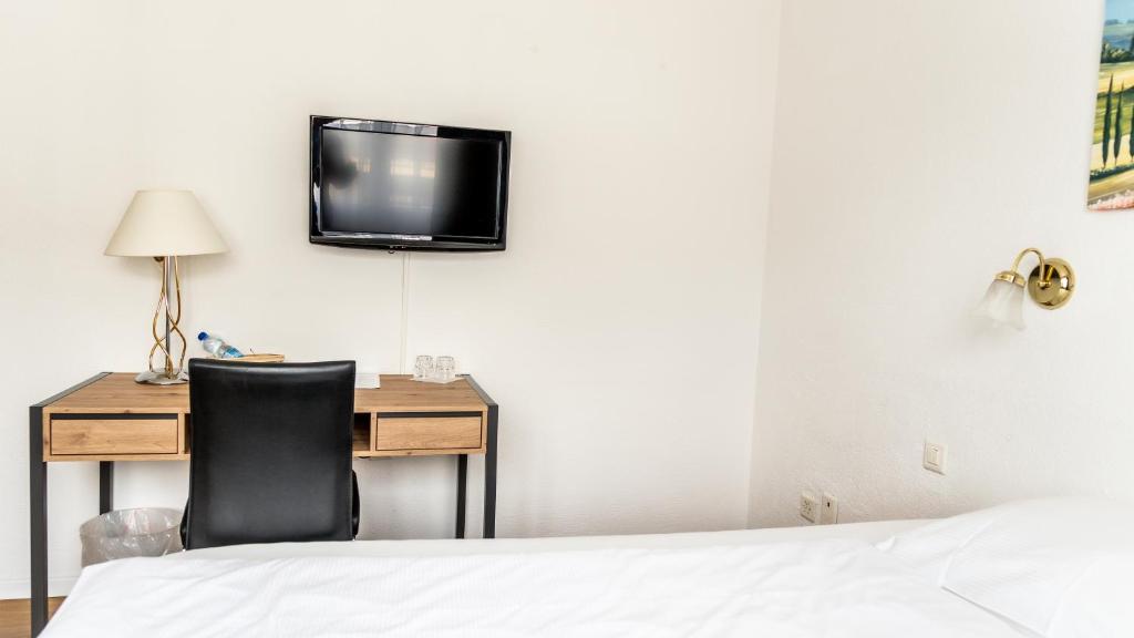 Postel nebo postele na pokoji v ubytování Hotel Europe Brig