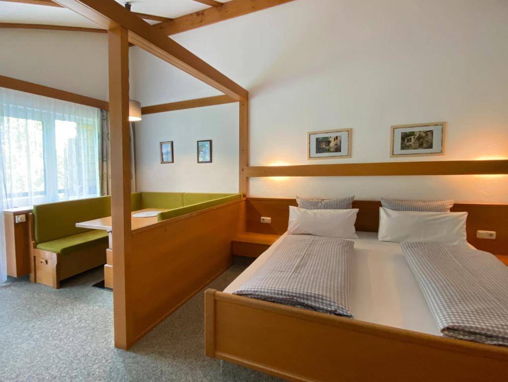 Postel nebo postele na pokoji v ubytování Appartement-Hotel Happy Kienberg