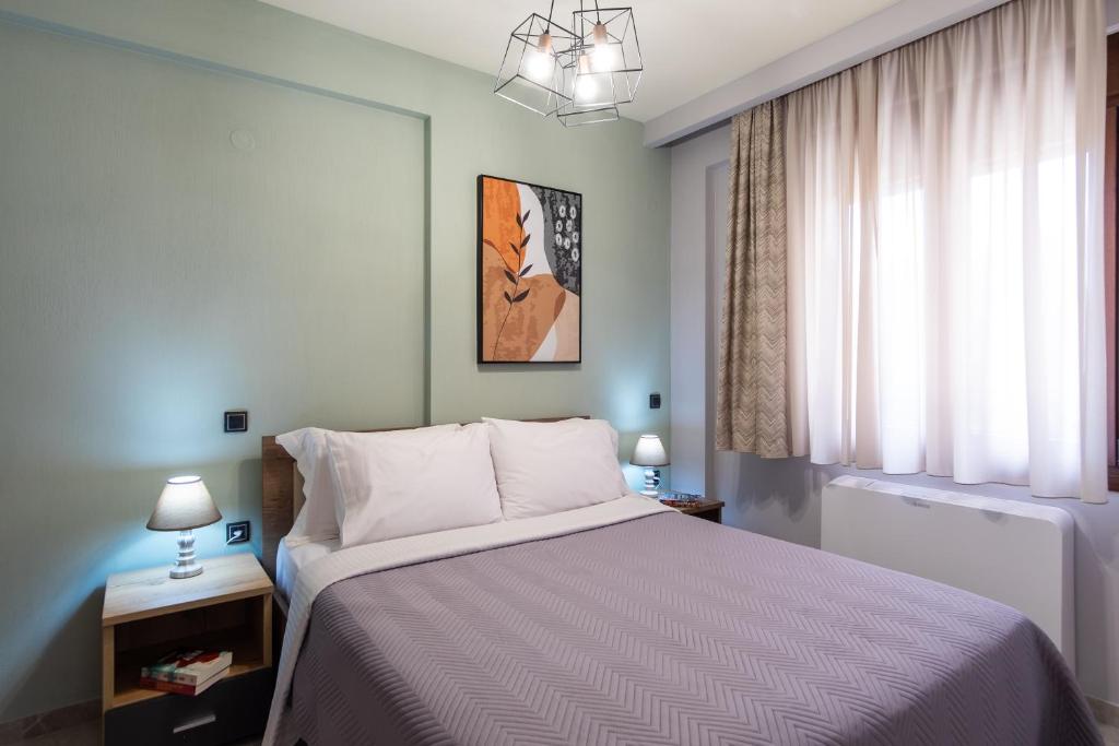 Una cama o camas en una habitación de Twelve Studios