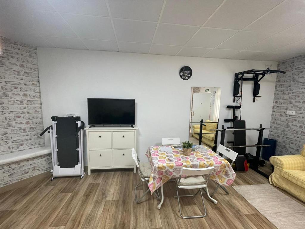 Televízia a/alebo spoločenská miestnosť v ubytovaní Apartamento Cerro Azul