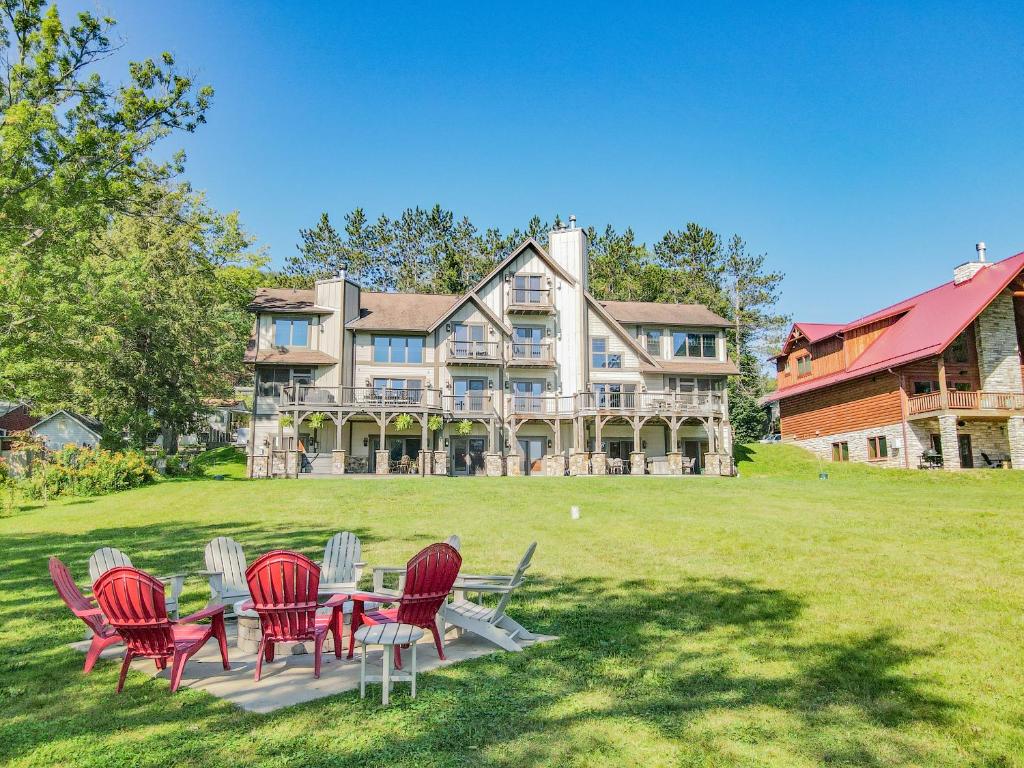 Lakefront home with fire pit and dock Near Wisp Resort, McHenry