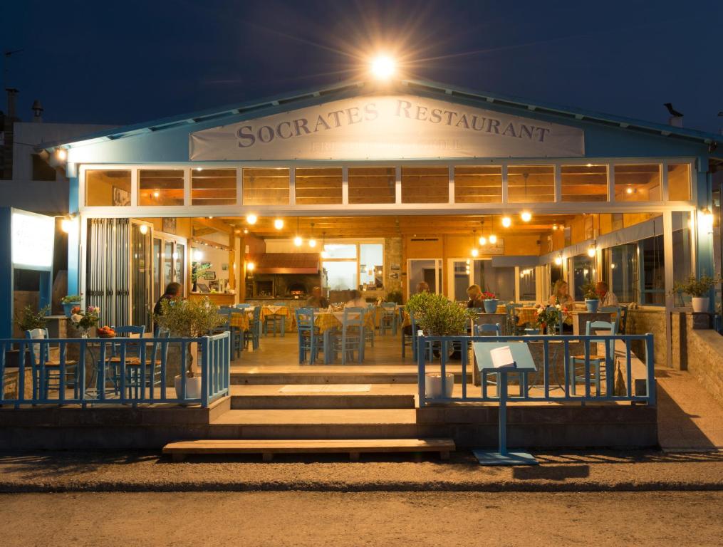 Restauracja lub miejsce do jedzenia w obiekcie Socrates Apartmens & Restaurant