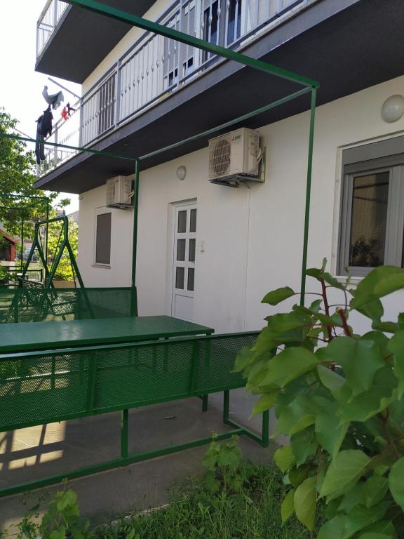 Budova, v ktorej sa apartmán nachádza