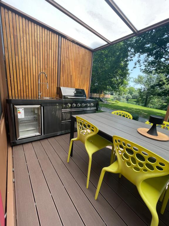 Kuchyň nebo kuchyňský kout v ubytování BIG BERRY Kolpa - Isabella Premium House