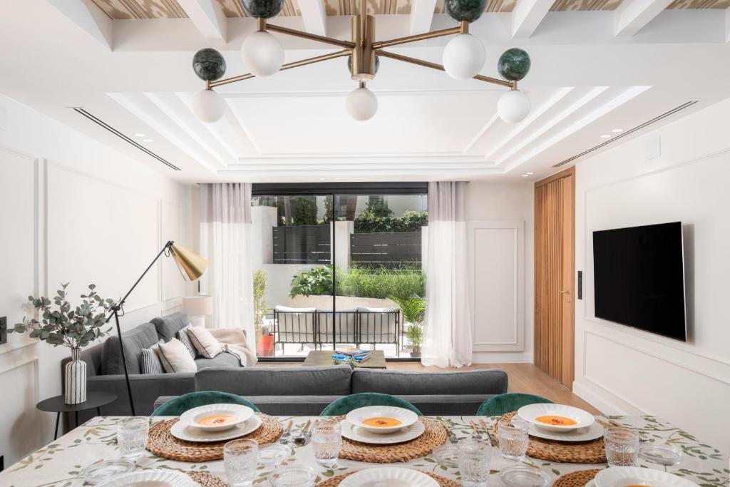 a living room with a table and a couch at Apartamentos La Zagalilla in Málaga