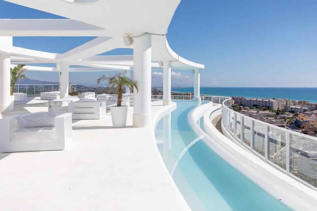 Apartment Seaview Luxury with Rooftop Pool, Canet de ...