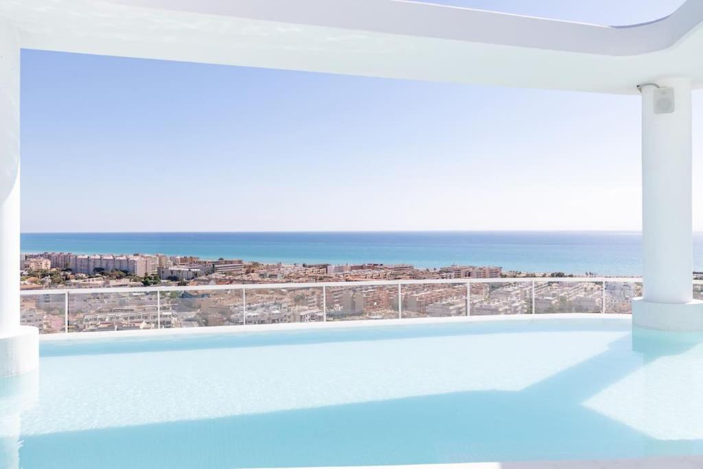 Apartment Seaview Luxury with Rooftop Pool, Canet de ...