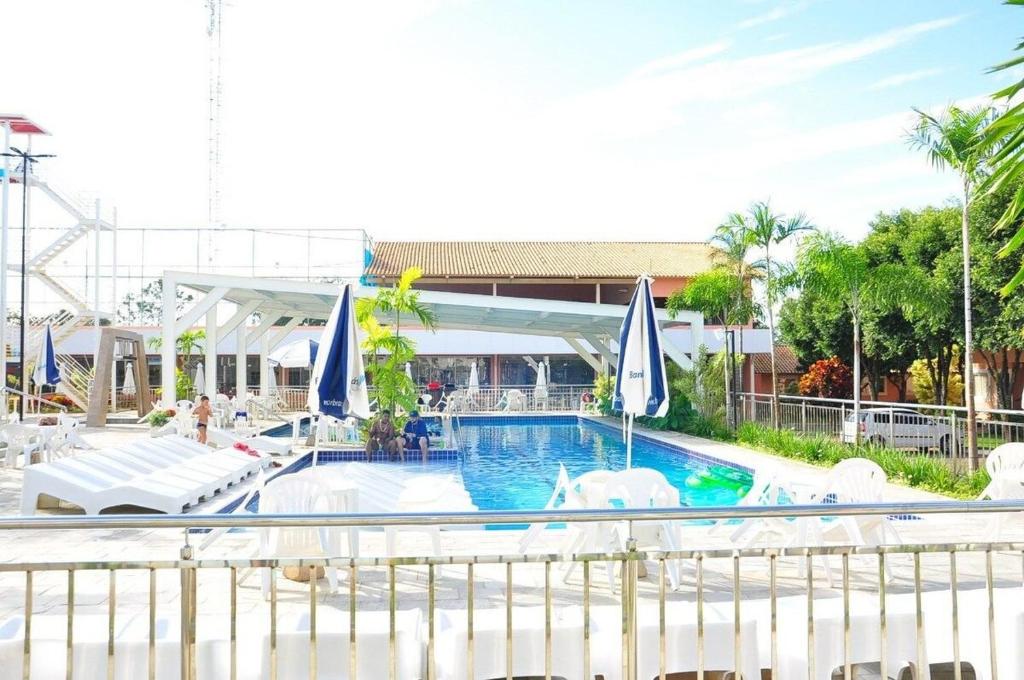 Bazén v ubytování Di Roma FIORI nebo v jeho okolí