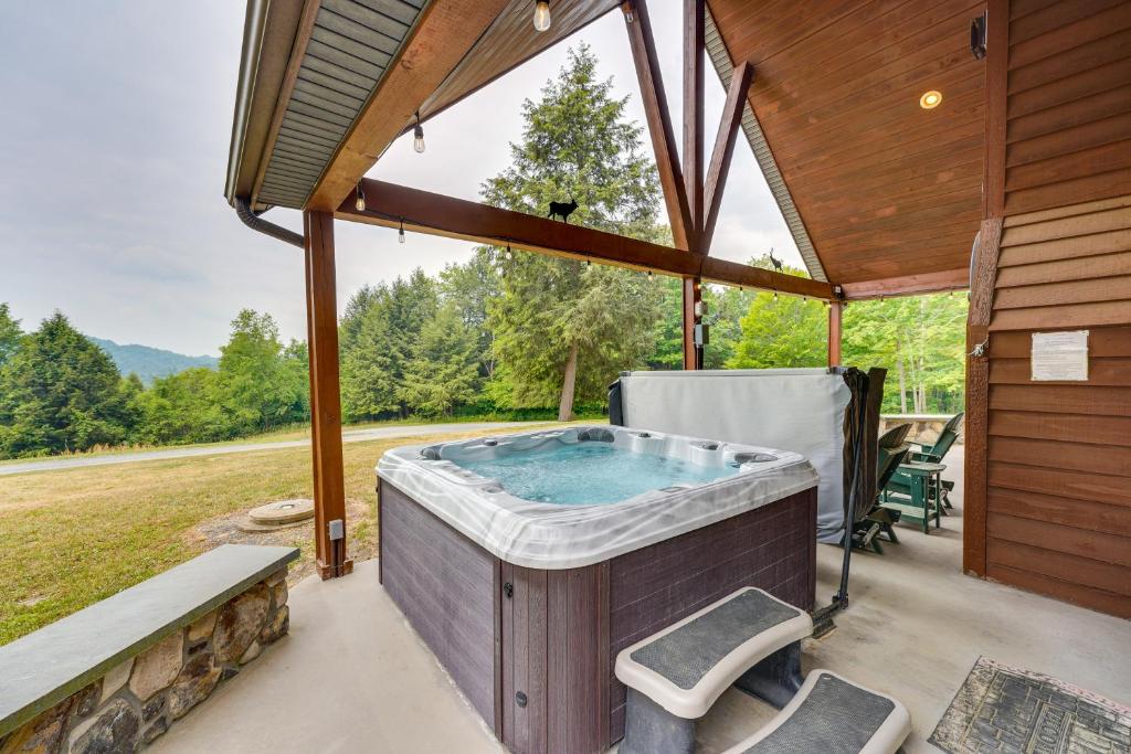 3-Acre Benezette Cabin with Hot Tub, Grill and Mtn View, Benezette –  Updated 2024 Prices