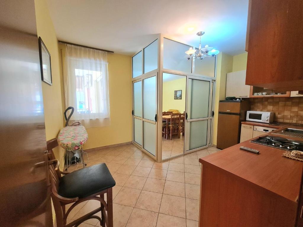 Kuchyň nebo kuchyňský kout v ubytování Coco Apartment Tirana