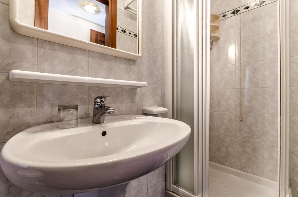 Venice Apartments - Studio With Shared Bathroom (2 Adults)