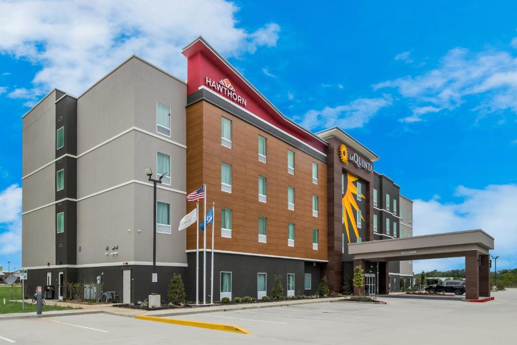 uma representação das suites da estalagem Hampton yakima em Hawthorn Extended Stay by Wyndham Sulphur Lake Charles em Sulphur