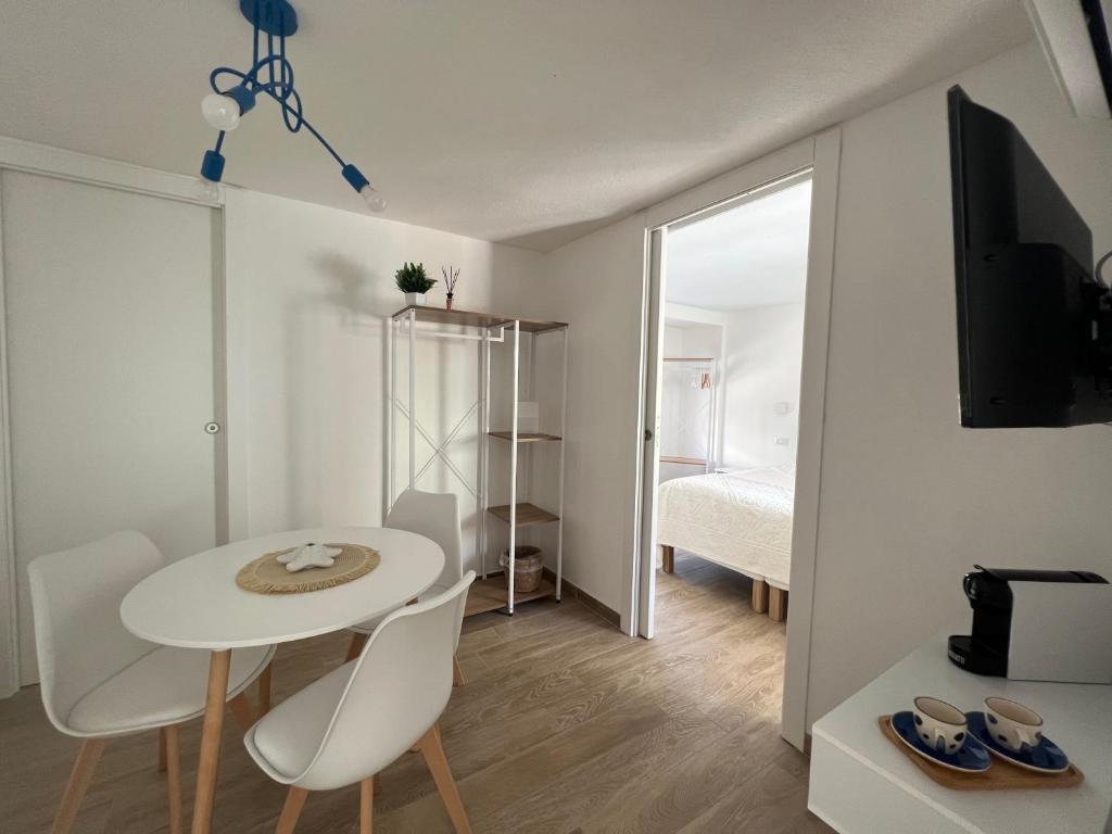 TV a/nebo společenská místnost v ubytování Via Giardini Rooms