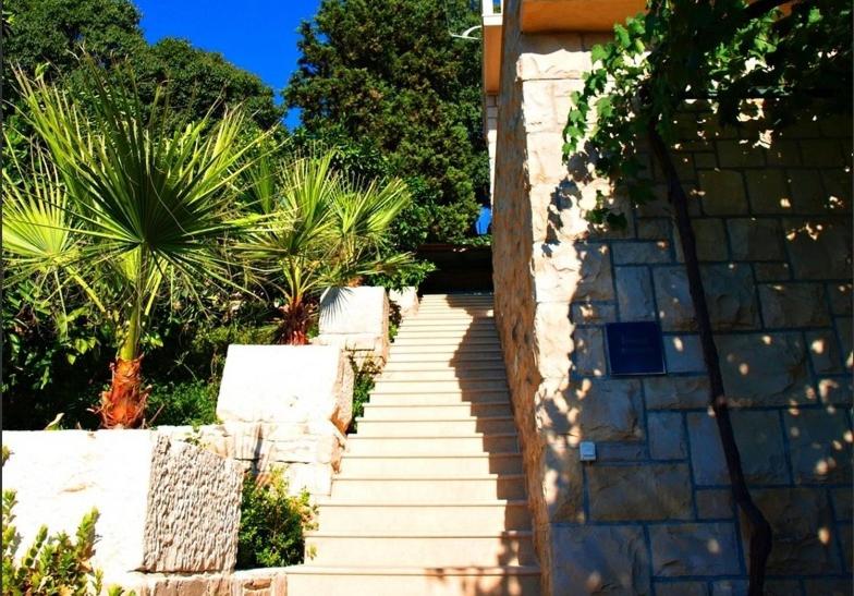 Um jardim em Apartments Kate Postira
