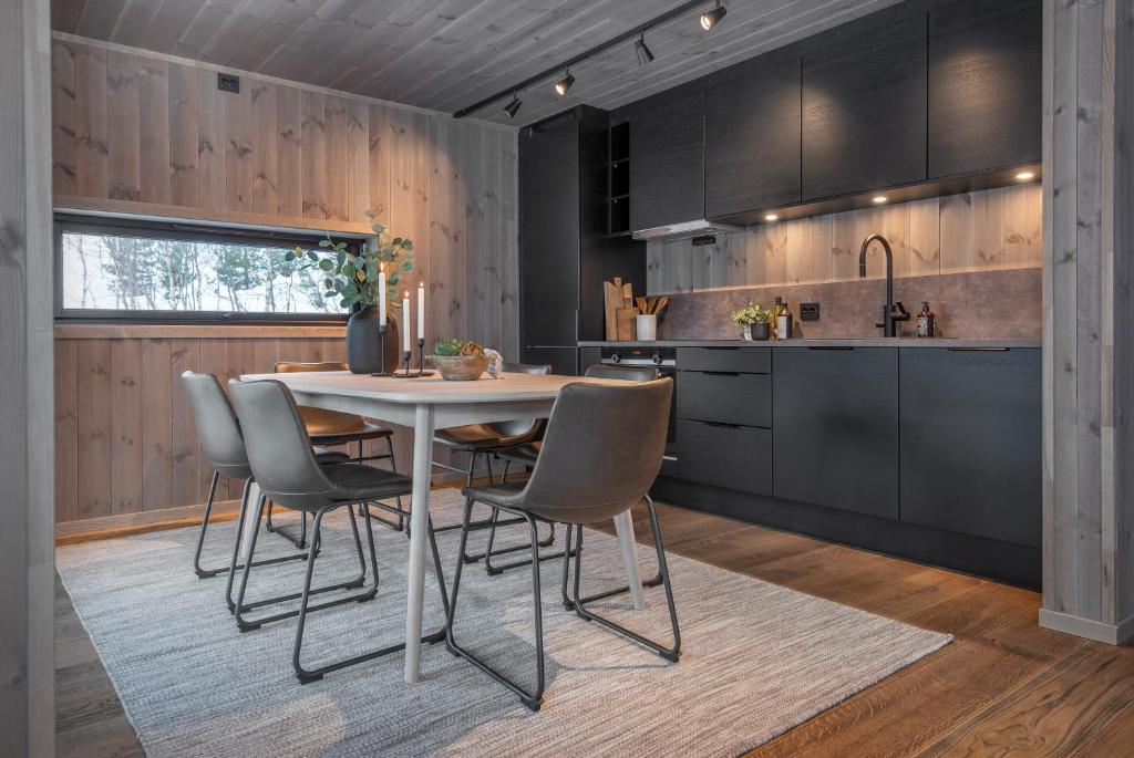 Kuchyňa alebo kuchynka v ubytovaní Exclusive Cabin Apartment with Sauna - 101