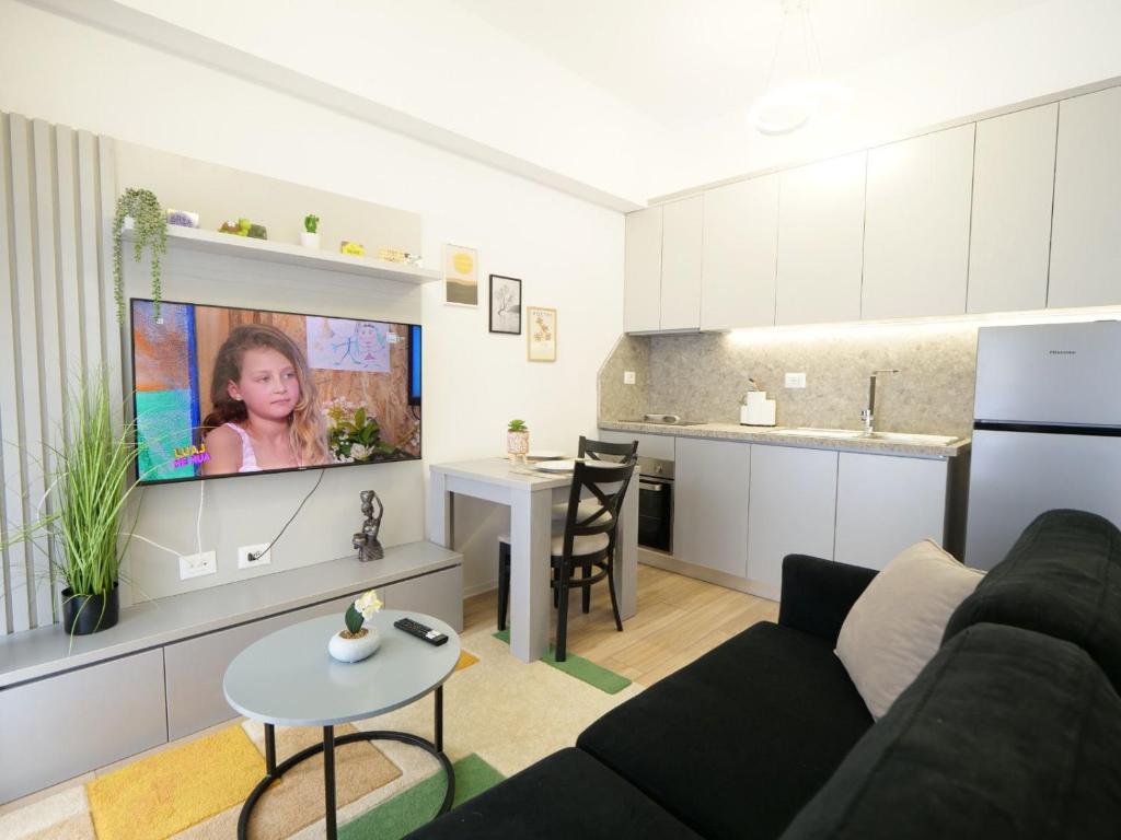 New and Comfy Studio with Mountain View at 'Mangalem21 Complex' - Imazhi 7