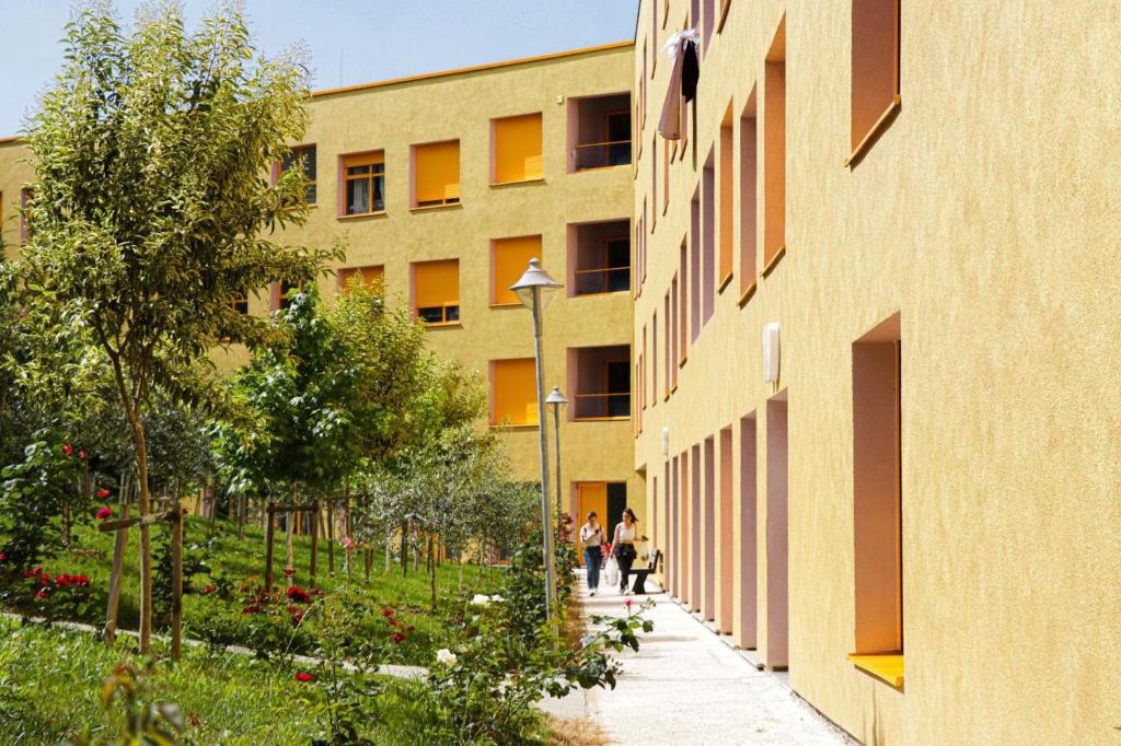 New and Comfy Studio with Mountain View at 'Mangalem21 Complex' - Imazhi 8