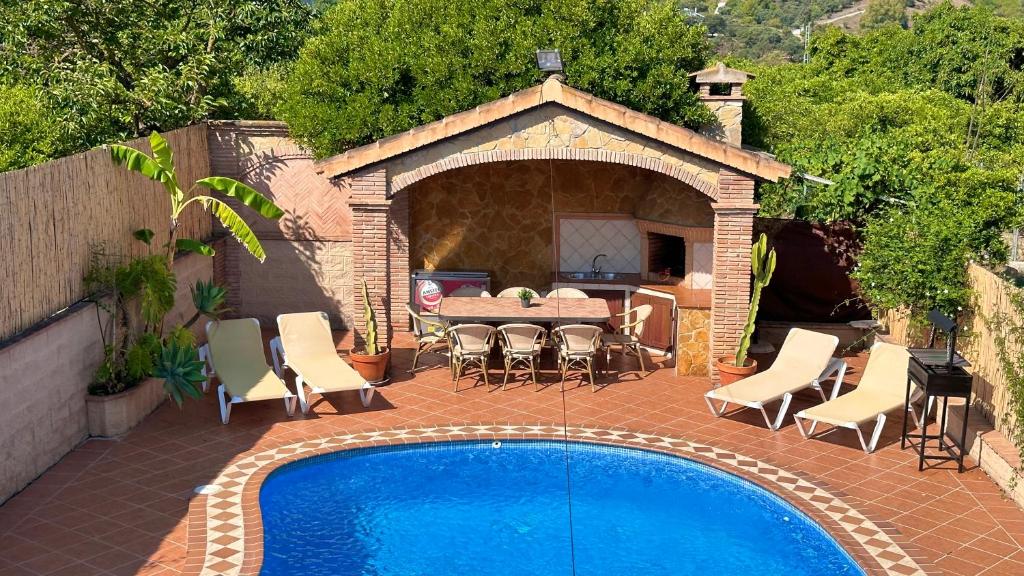 Bazén v ubytovaní Chalet El Parral - Piscina y Sala de Cine alebo v jeho blízkosti