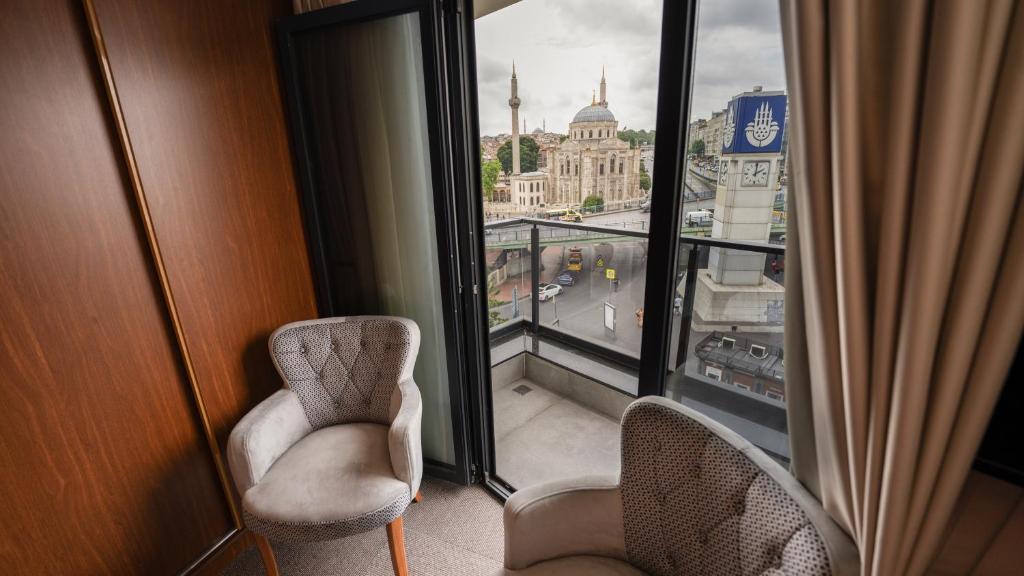 Istanbul Midpoint Hotel - Queen Room With Balcony