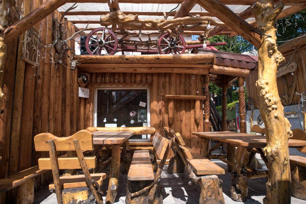 Restaurace v ubytování Vila Rustik Straja