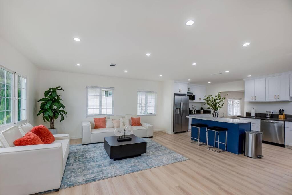 Gallery image of New Modern House with 3B2B in Monterey Park