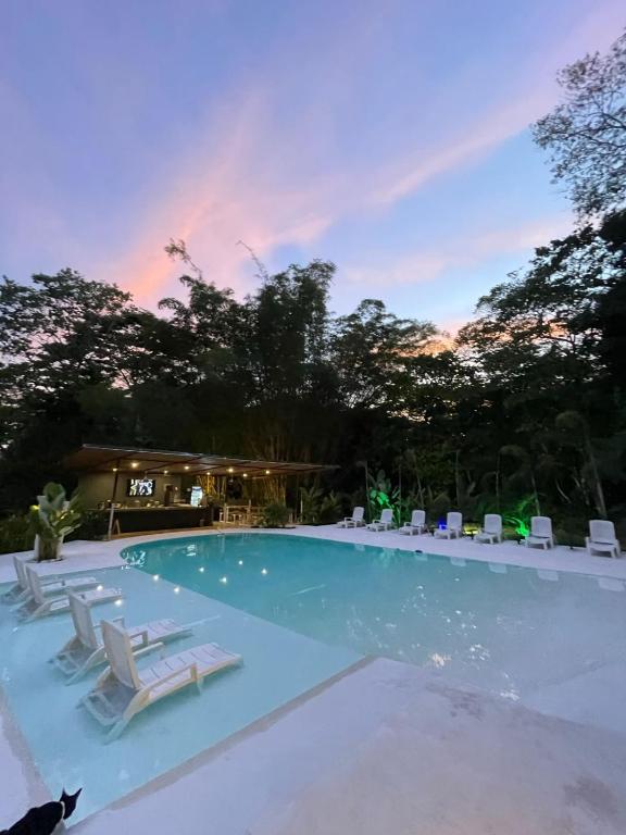 Bazén v ubytování Grand Park Manuel Antonio - Adults Only nebo v jeho okolí
