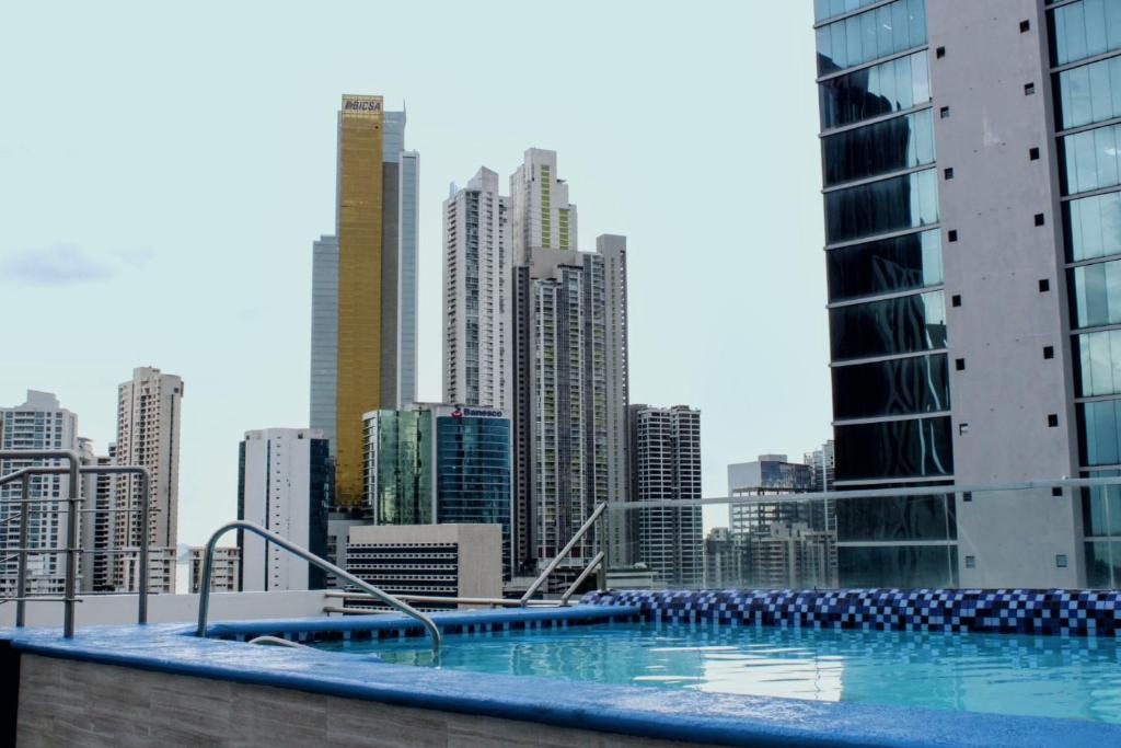 Bazén v ubytování Hotel Mio Panamá nebo v jeho okolí