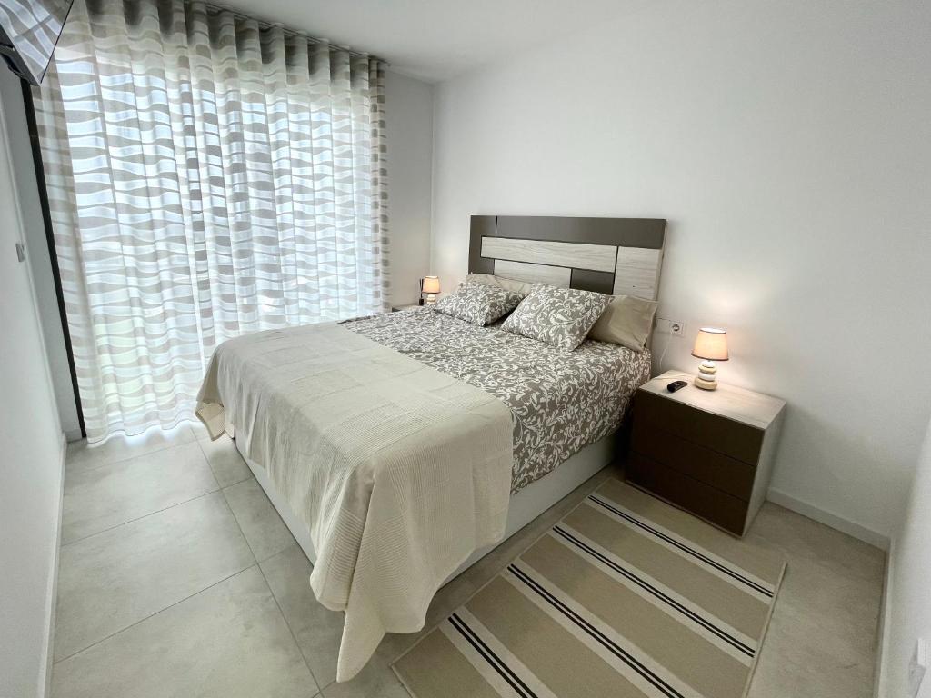 Postel nebo postele na pokoji v ubytování SEASCAPE LUXURY APARTMENT