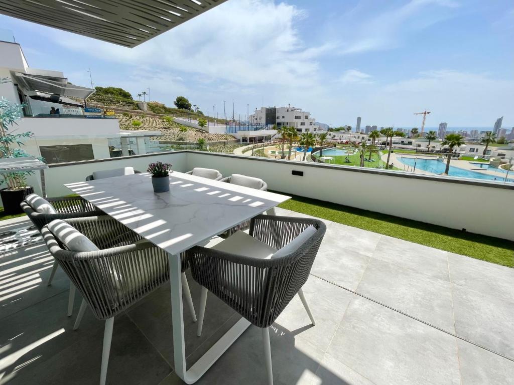 Bazén v ubytování SEASCAPE LUXURY APARTMENT nebo v jeho okolí