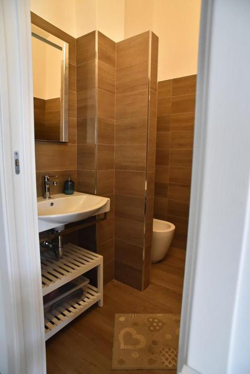 Koupelna v ubytování Appartamento Oasi con Piscina