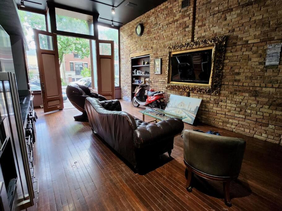 Unique + Creative Loft (Hidden Gem) in Chicago, Chicago (updated prices