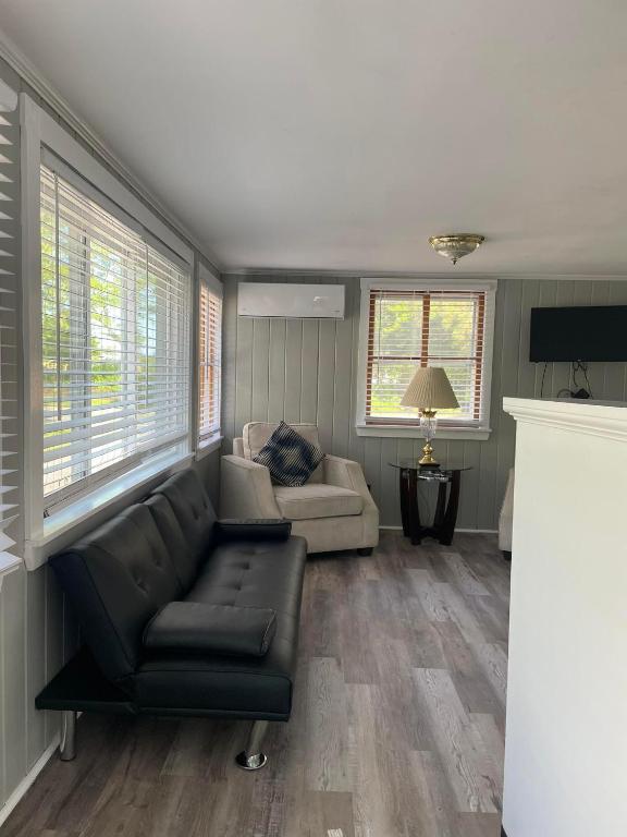 The Grand Beach Inn - Skipper's Cabin