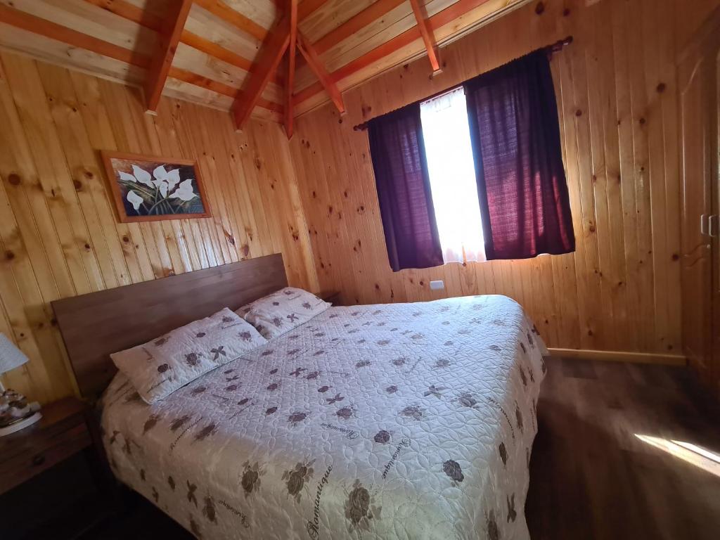 Cama o camas de una habitación en Cabañas Kompatzki