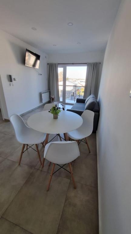 a living room with a white table and chairs at Departamento Rivadavia in Olavarría