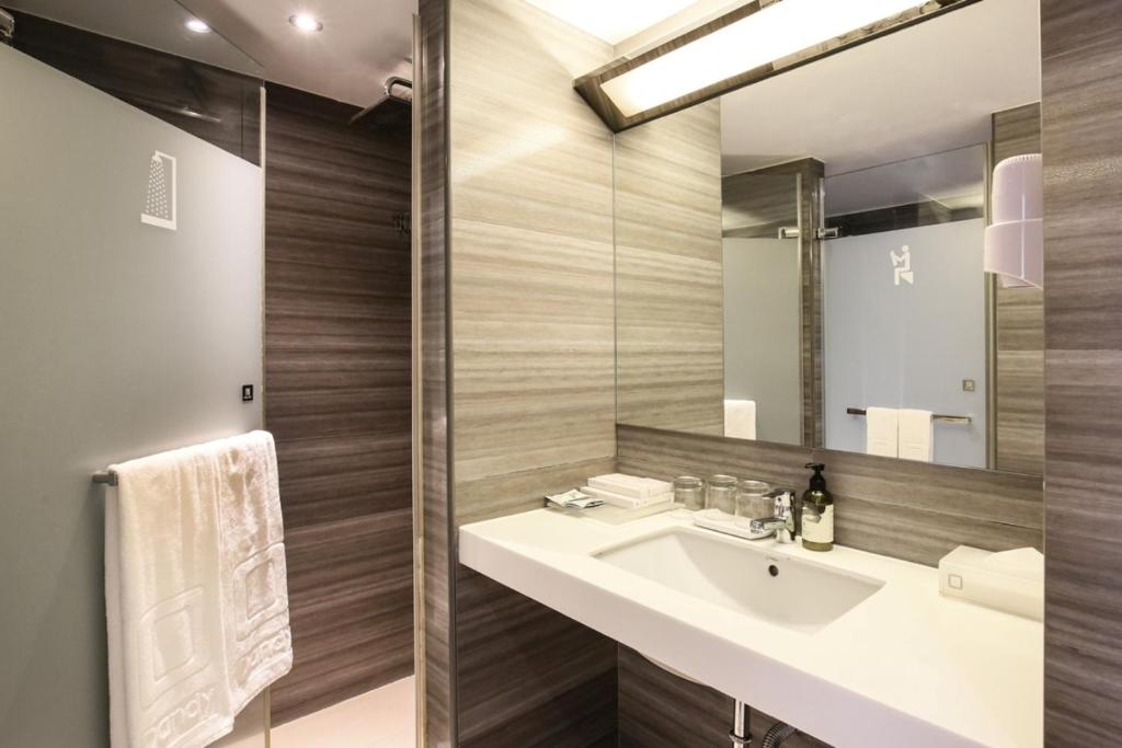 a bathroom with a sink and a mirror at Dandy Hotel - Tianmu Branch in Taipei