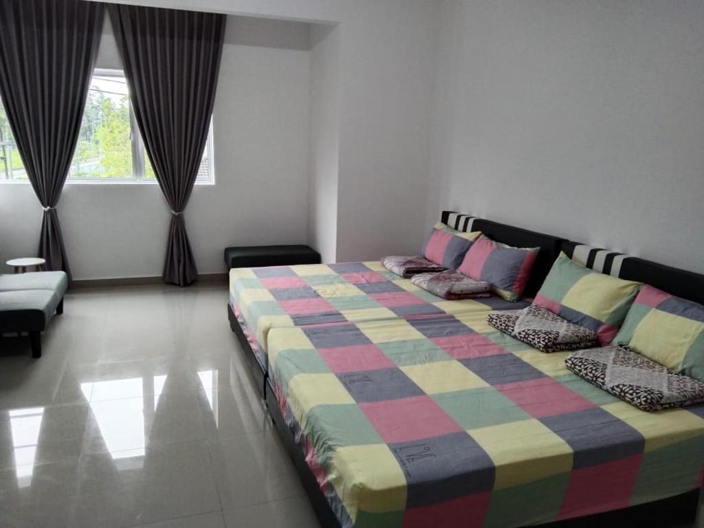 Katil atau katil-katil dalam bilik di Y and Y homestay 2