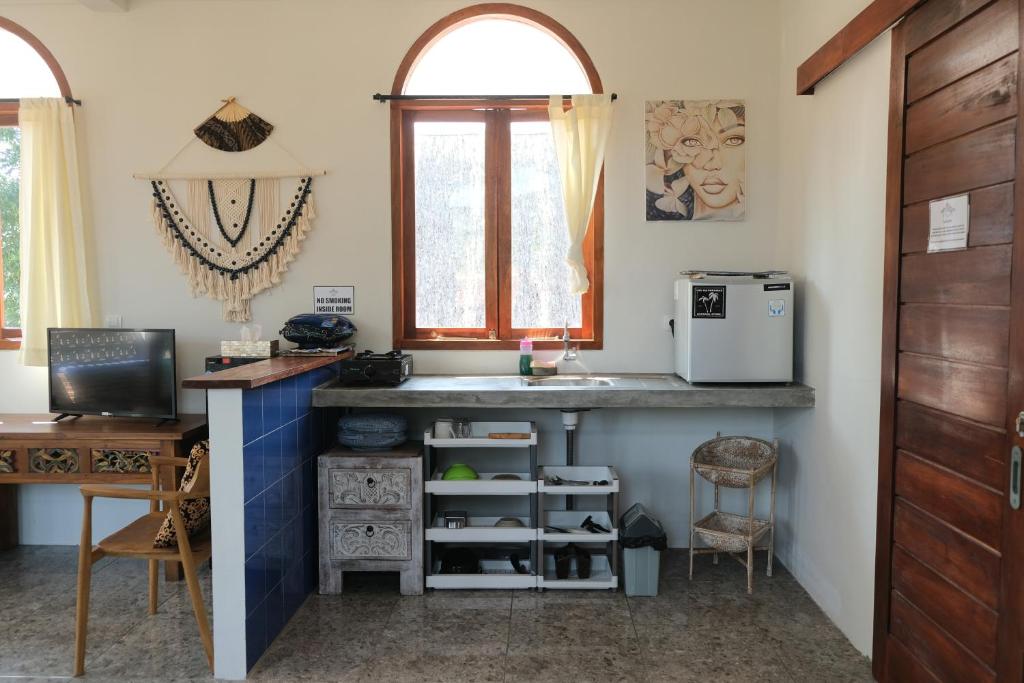 Kuchyň nebo kuchyňský kout v ubytování Hideaway Batukaras
